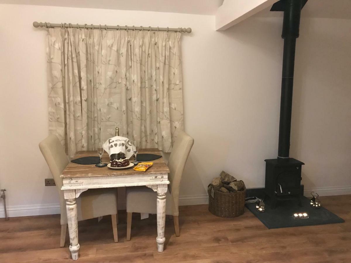 Thrush Nest Cottages - Wren Cottage Sleeps 4, 2 Bedrooms & Stable Cottage Sleeps 2, 1 Bedroom York Exterior photo